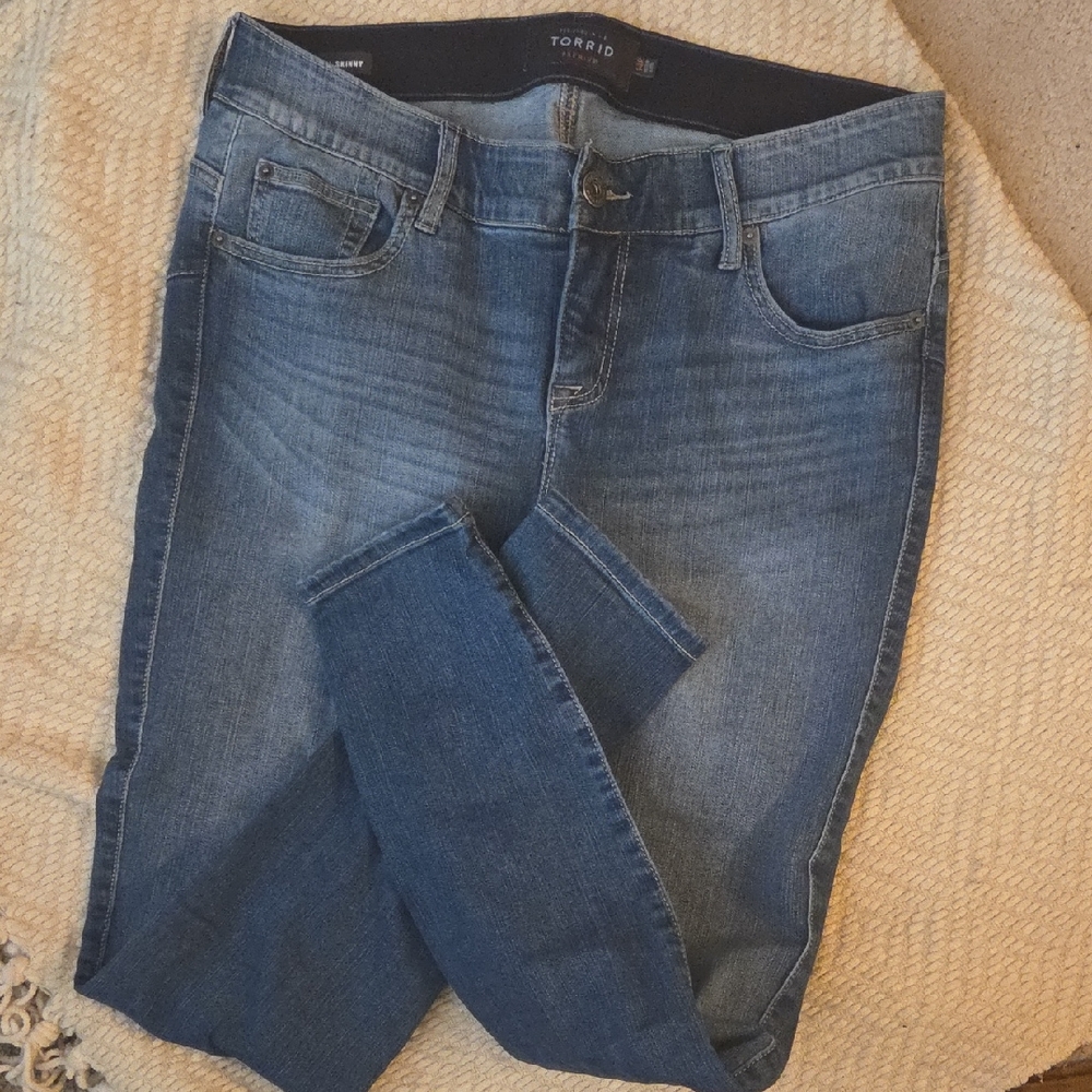 Torrid 14W Bombshell Skinny Med Wash